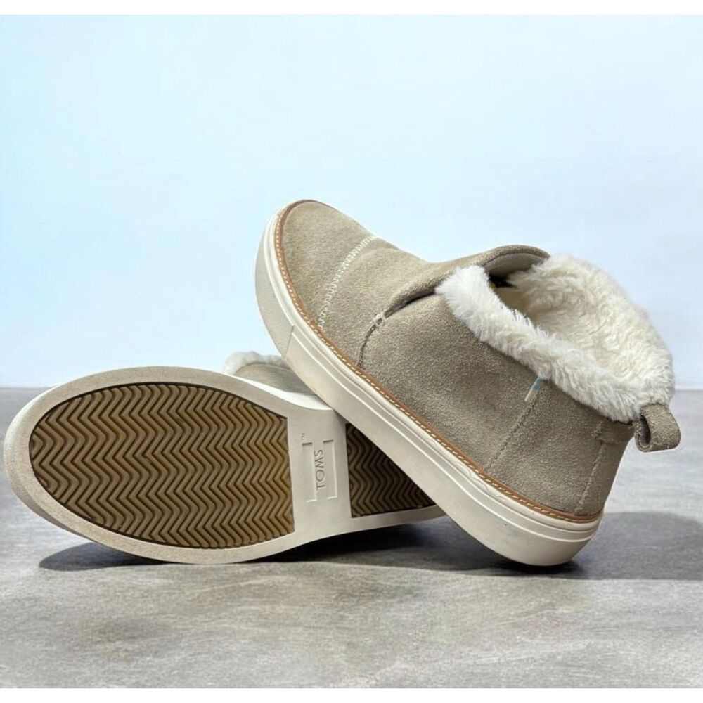 TOMS Women’s Faux Fur Lined Slip On Boots Beige Suede Casual Shoes Size 6